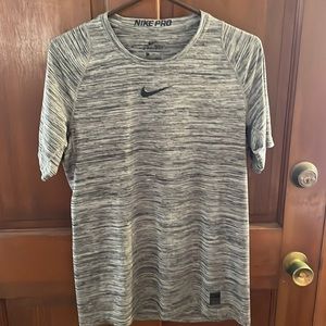 Men’s medium Nike Pro gray/black shirt sleeve t shirt